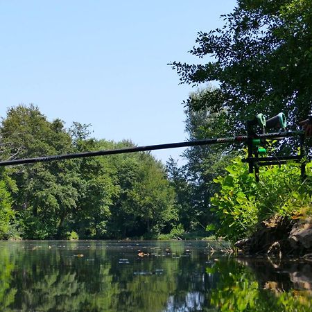 Camping Les Lacs De Courtes Hotel Estang Luaran gambar