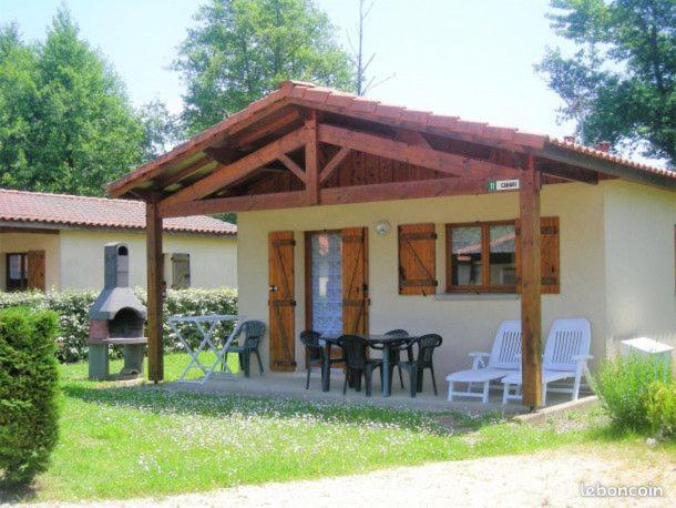 Camping Les Lacs De Courtes Hotel Estang Luaran gambar