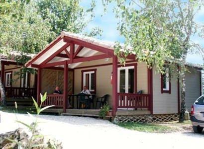 Camping Les Lacs De Courtes Hotel Estang Luaran gambar