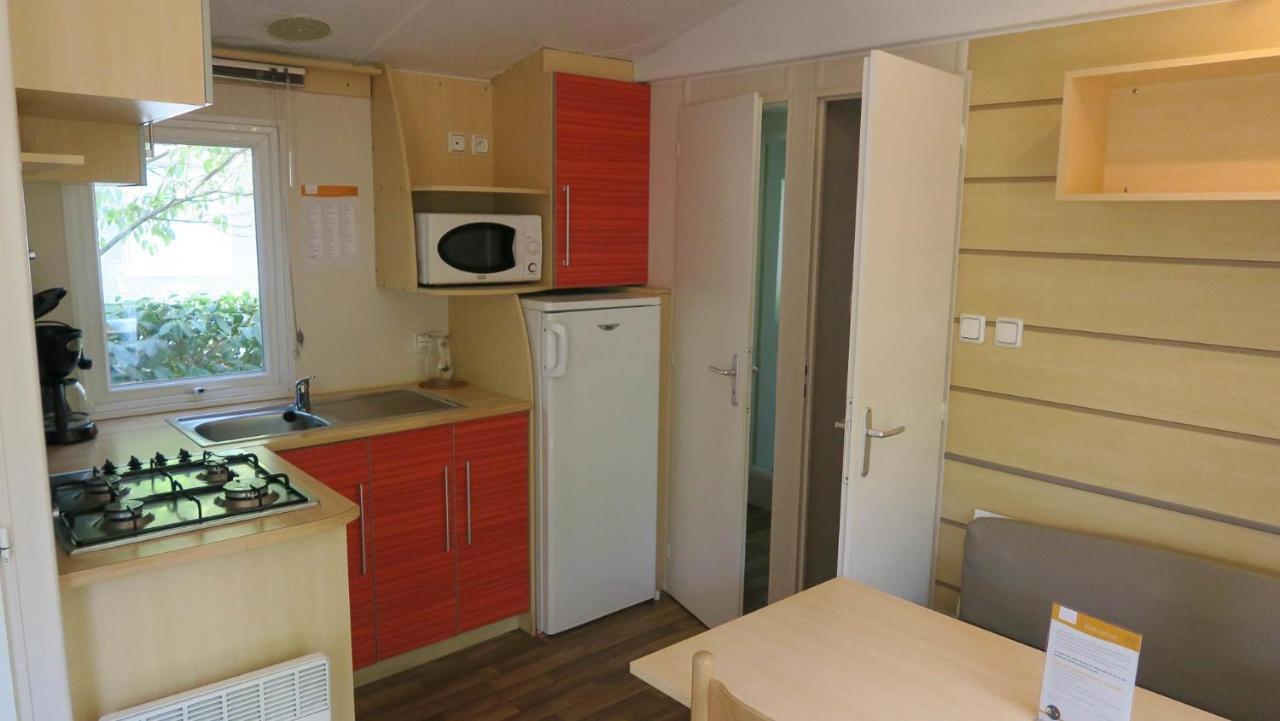 Camping Les Lacs De Courtes Hotel Estang Luaran gambar