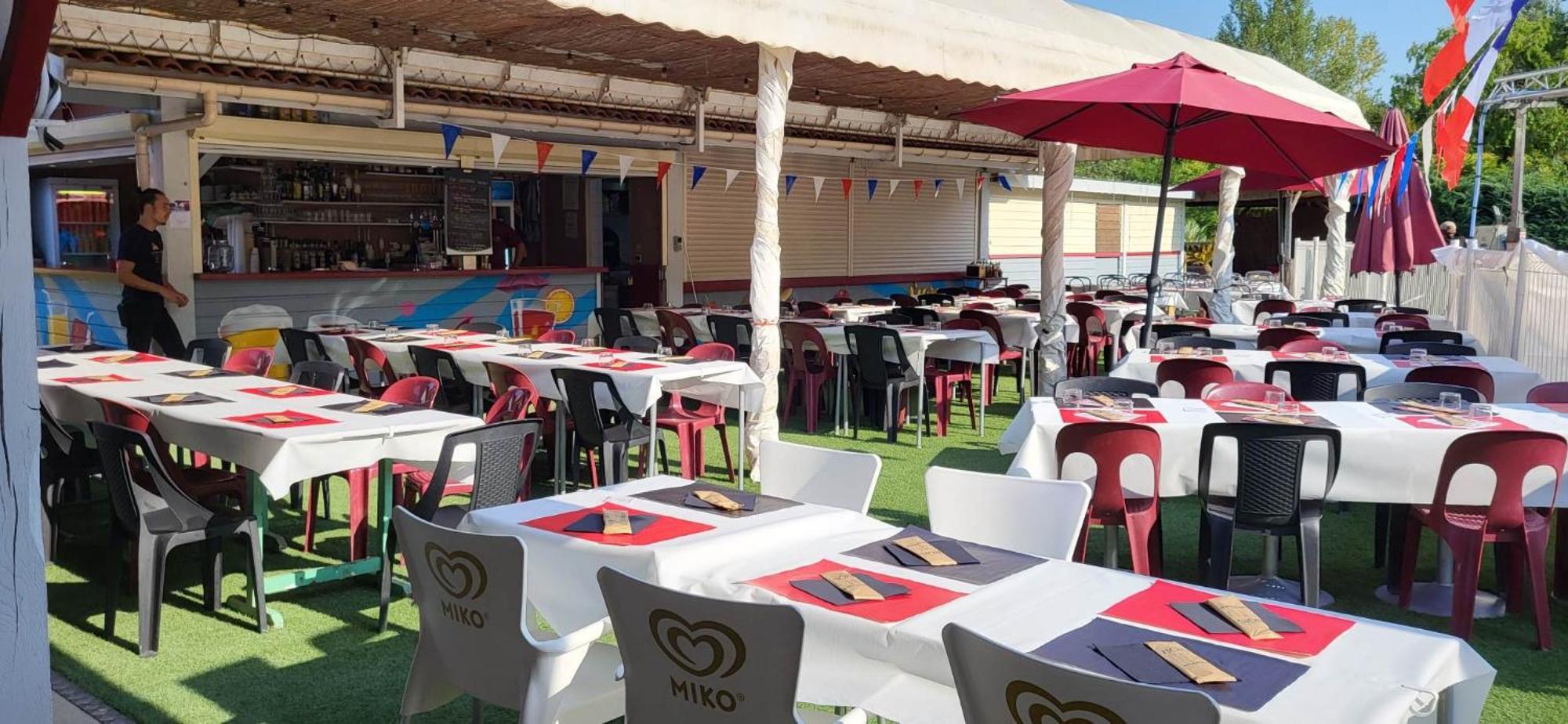 Camping Les Lacs De Courtes Hotel Estang Luaran gambar