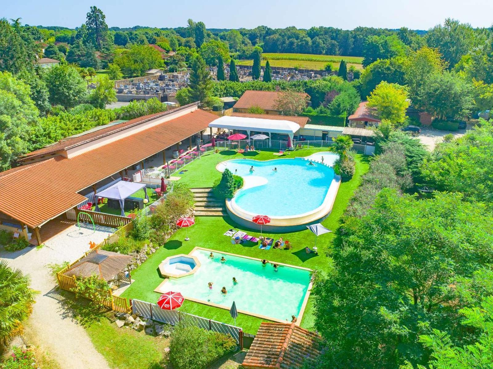 Camping Les Lacs De Courtes Hotel Estang Luaran gambar